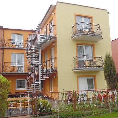 Noclegi U Krystyny Rewal Exterior foto